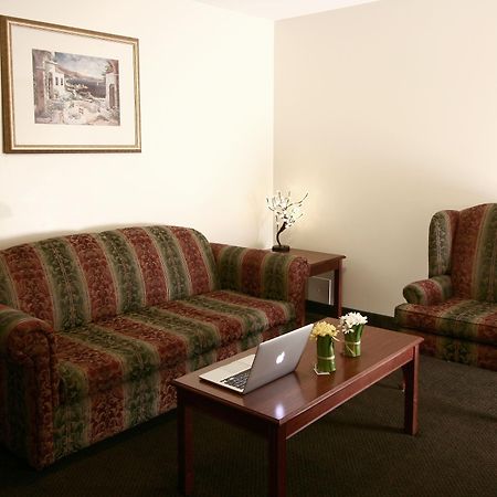 Foxwood Inn & Suites Drayton Valley エクステリア 写真