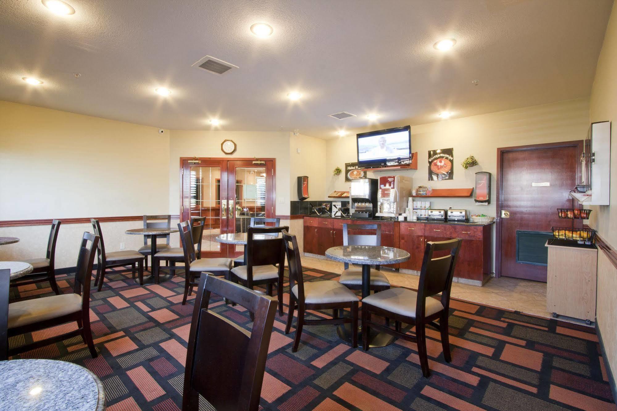 Foxwood Inn & Suites Drayton Valley エクステリア 写真